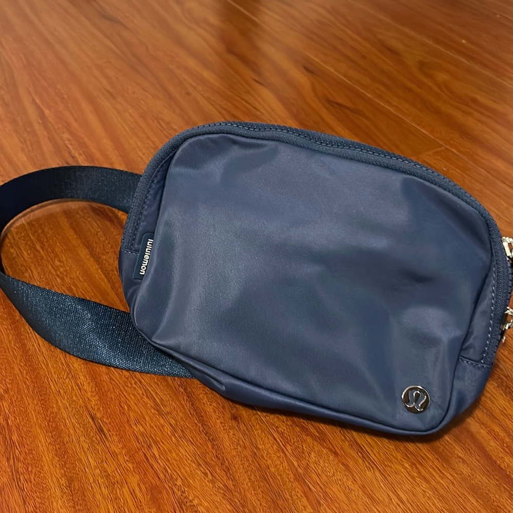 Lululemon 2L Belt Bag